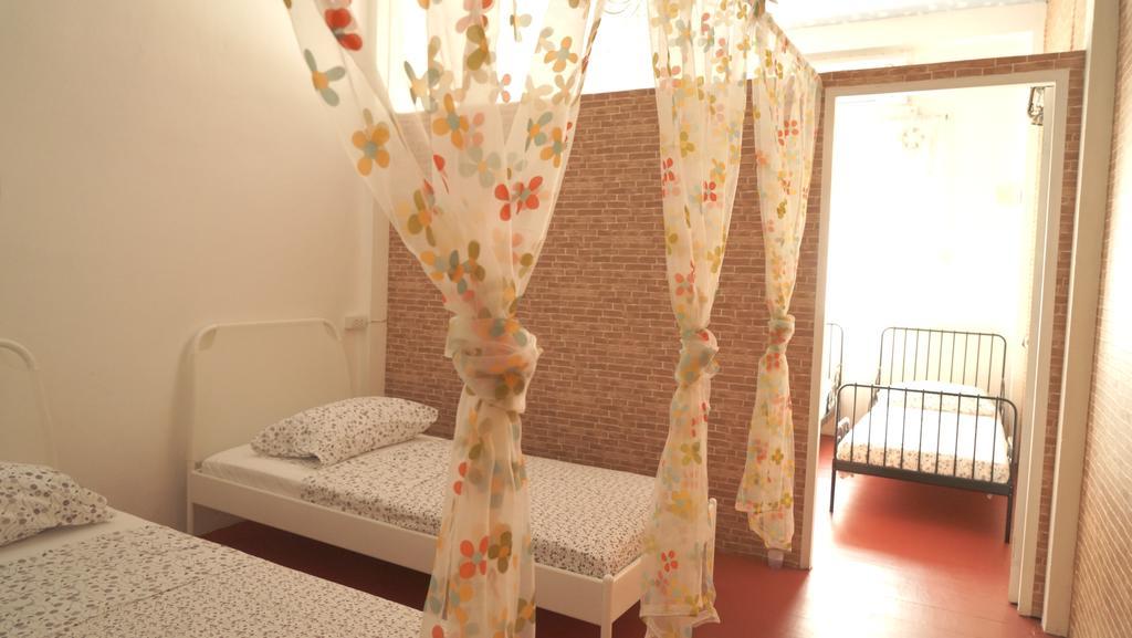 Tiger Lily Hostel Bangkok Pokoj fotografie